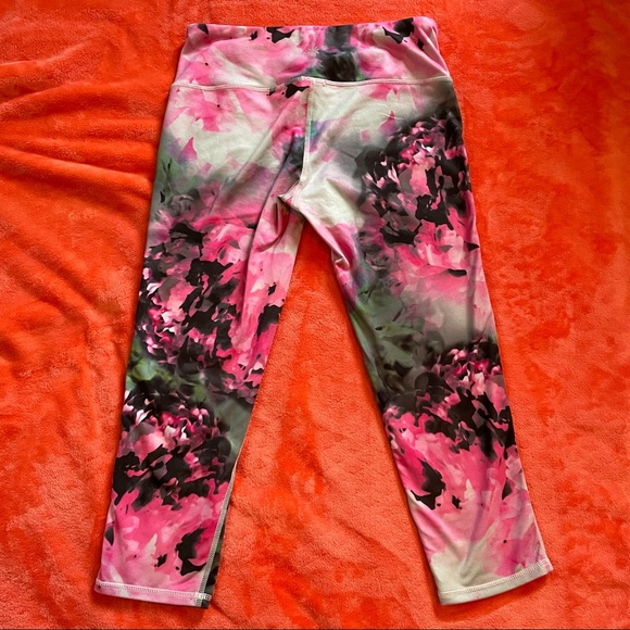 Athleta Size Small Floral Workout Capris - Picture 4 of 4
